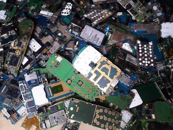 TEMOS SUCATA DE CELULAR PRA VENDER